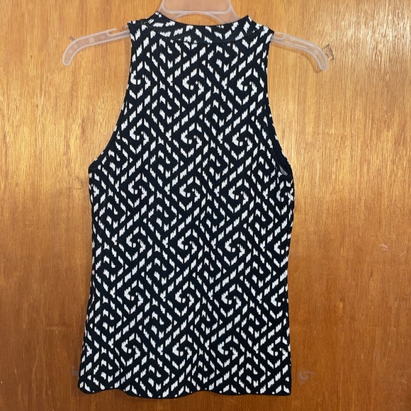 •WHITE HOUSE BLACK MARKET•NWOT BLACK & WHITE SLEEVELESS HALTER SWEATER BLOUSE XS - Picture 7 of 14